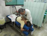 頸部へのアジャスト中