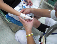 女子高校生右拇指突指によるティーピング